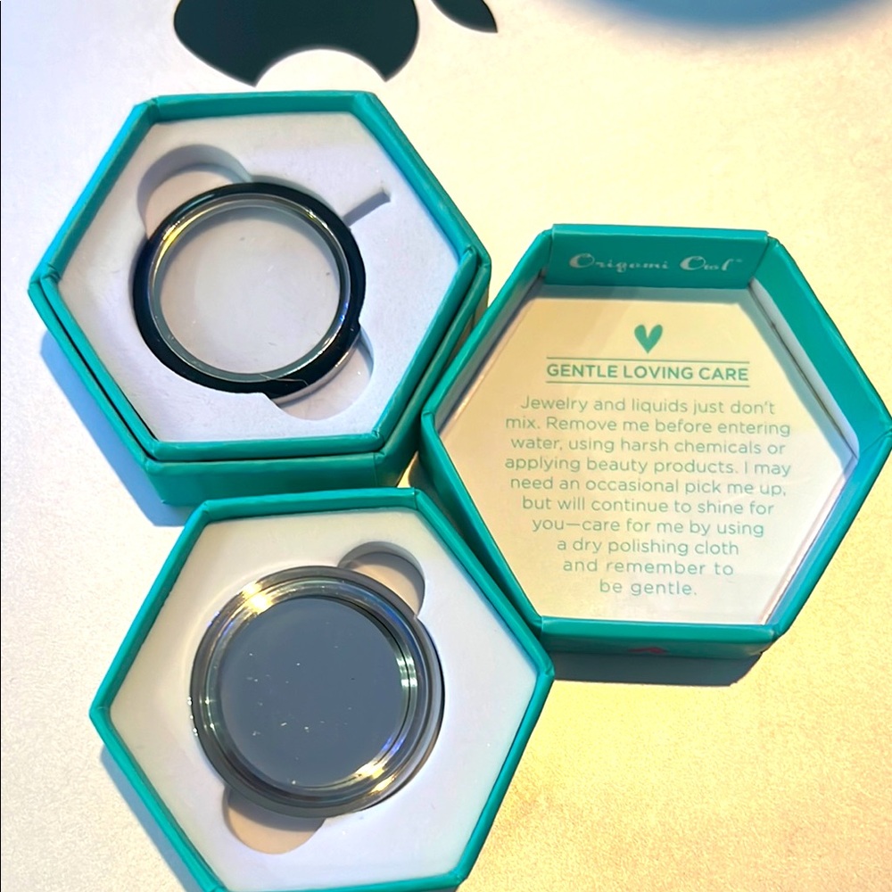 Origami Owl Black silver mountable locket personalized and interchangeable